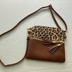 Cross body purse. NWOT